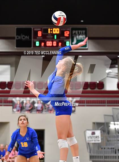 Thumbnail 2 in Morrilton vs. Valley View (AAA 4A Semifinal Playoff) photogallery.