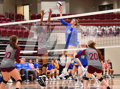 Thumbnail 3 in Morrilton vs. Valley View (AAA 4A Semifinal Playoff) photogallery.