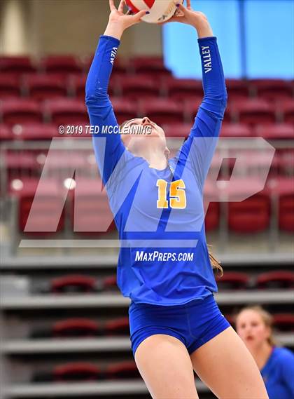 Thumbnail 1 in Morrilton vs. Valley View (AAA 4A Semifinal Playoff) photogallery.