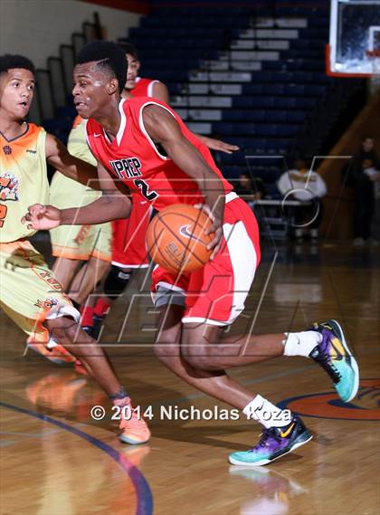 Thumbnail 3 in Victory Prep vs. Future College Prep (Tarkanian Classic) photogallery.