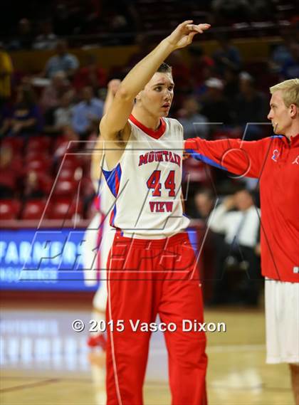 Thumbnail 1 in Gilbert vs. Mountain View (AIA Division 1 Quarterfinal) photogallery.