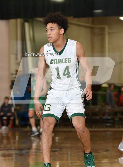 Thumbnail 2 in St. Mary's vs. Garces Memorial (Fr. Barry Christmas Classic) photogallery.