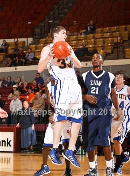 Thumbnail 2 in Zion Academy vs. Dodd City (Fantasy of Lights) photogallery.