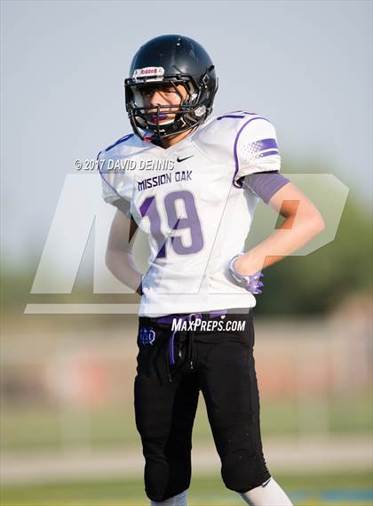 Thumbnail 3 in JV: Bakersfield Christian vs Mission Oak photogallery.