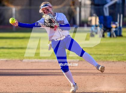Thumbnail 1 in Bonita @ Charter Oak photogallery.