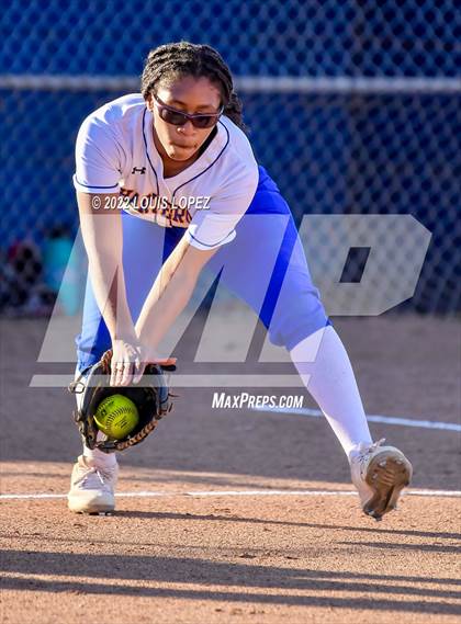 Thumbnail 1 in Bonita @ Charter Oak photogallery.