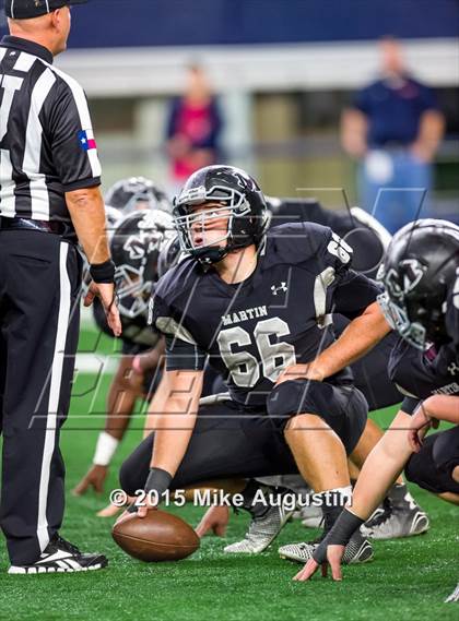 Thumbnail 3 in Martin vs. Allen (UIL 6A Regional Playoff) photogallery.