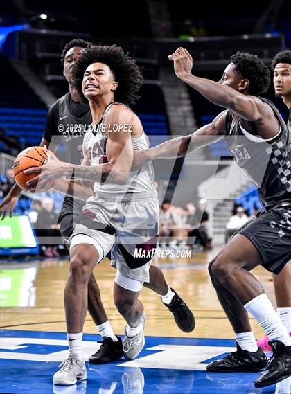 Thumbnail 3 in Sierra Canyon vs. JSerra Catholic photogallery.