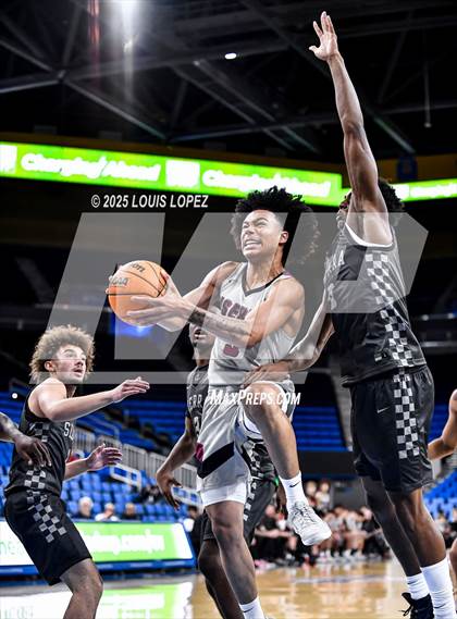 Thumbnail 2 in Sierra Canyon vs. JSerra Catholic photogallery.