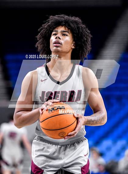 Thumbnail 2 in Sierra Canyon vs. JSerra Catholic photogallery.