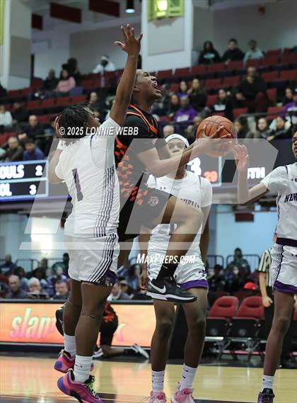 Thumbnail 2 in White Plains vs New Rochelle (Slam Dunk Showcase) photogallery.
