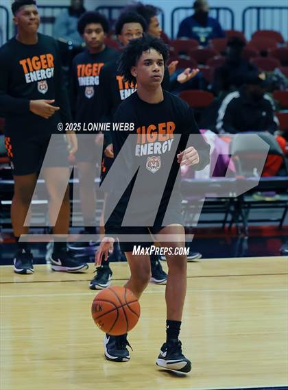 Thumbnail 2 in White Plains vs New Rochelle (Slam Dunk Showcase) photogallery.