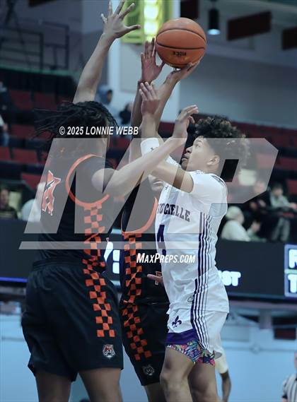 Thumbnail 3 in White Plains vs New Rochelle (Slam Dunk Showcase) photogallery.