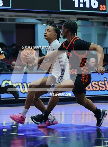 Thumbnail 2 in White Plains vs New Rochelle (Slam Dunk Showcase) photogallery.