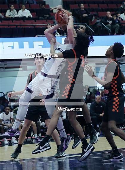 Thumbnail 1 in White Plains vs New Rochelle (Slam Dunk Showcase) photogallery.