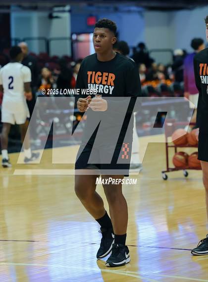 Thumbnail 1 in White Plains vs New Rochelle (Slam Dunk Showcase) photogallery.