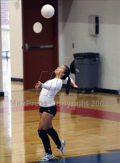 Thumbnail 3 in Dobie vs Baytown Lee (Nike Volleyball Classic) photogallery.