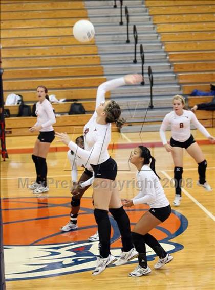 Thumbnail 1 in Dobie vs Baytown Lee (Nike Volleyball Classic) photogallery.