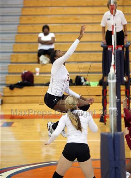 Thumbnail 1 in Dobie vs Baytown Lee (Nike Volleyball Classic) photogallery.