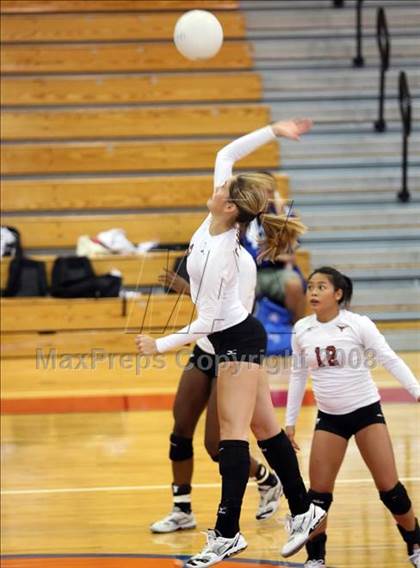 Thumbnail 2 in Dobie vs Baytown Lee (Nike Volleyball Classic) photogallery.