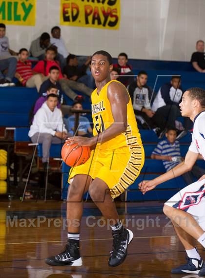 Thumbnail 3 in Fort Bend Marshall vs. Atascocita (McDonald's Texas Invitational) photogallery.