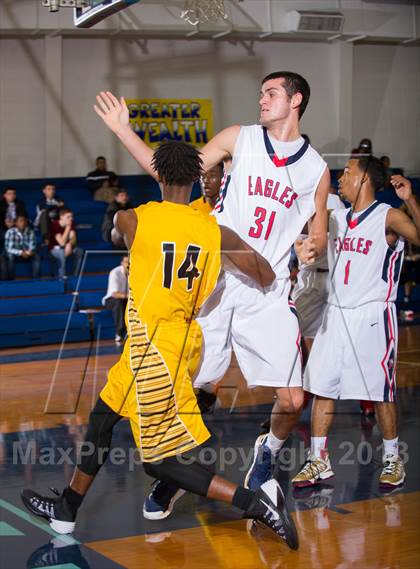 Thumbnail 2 in Fort Bend Marshall vs. Atascocita (McDonald's Texas Invitational) photogallery.