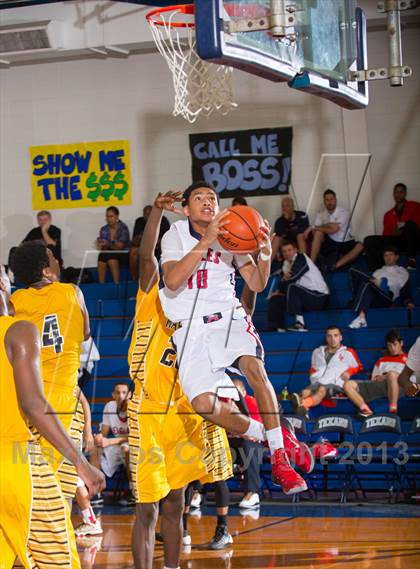 Thumbnail 1 in Fort Bend Marshall vs. Atascocita (McDonald's Texas Invitational) photogallery.