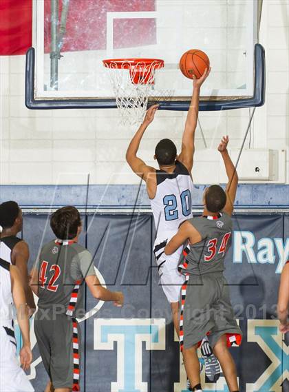 Thumbnail 2 in Fort Bend Marshall vs. Atascocita (McDonald's Texas Invitational) photogallery.