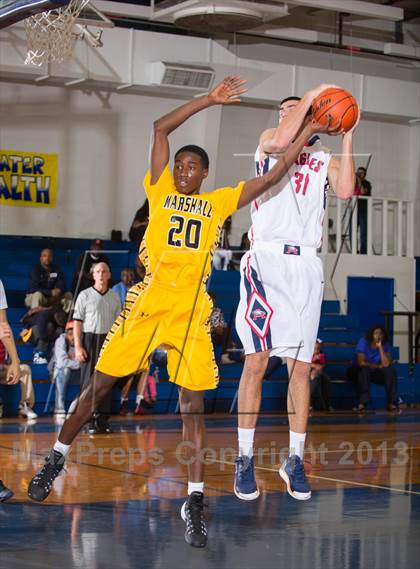 Thumbnail 1 in Fort Bend Marshall vs. Atascocita (McDonald's Texas Invitational) photogallery.