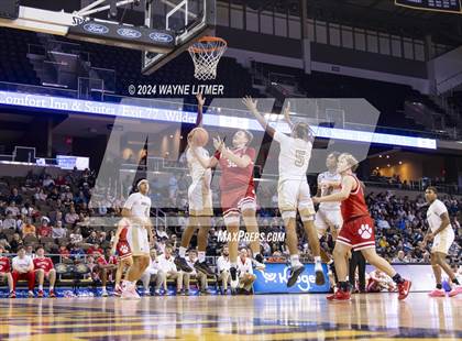 Thumbnail 1 in Beechwood vs Lloyd (2024 9th Region Boys Basketball Tournament) photogallery.