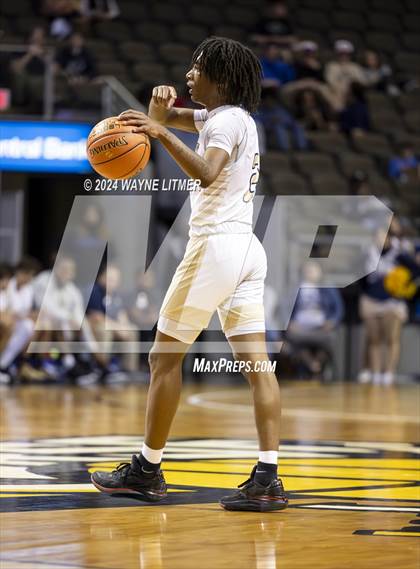 Thumbnail 3 in Beechwood vs Lloyd (2024 9th Region Boys Basketball Tournament) photogallery.