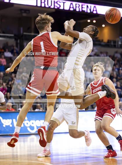 Thumbnail 2 in Beechwood vs Lloyd (2024 9th Region Boys Basketball Tournament) photogallery.