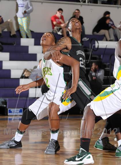 Thumbnail 2 in Inglewood vs. Fremont (St. Hope Elite Hoops Classic) photogallery.