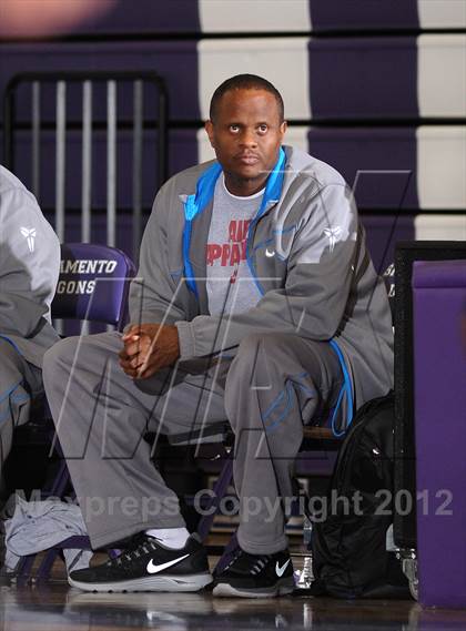 Thumbnail 3 in Inglewood vs. Fremont (St. Hope Elite Hoops Classic) photogallery.