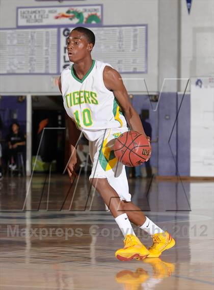 Thumbnail 1 in Inglewood vs. Fremont (St. Hope Elite Hoops Classic) photogallery.