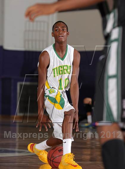 Thumbnail 2 in Inglewood vs. Fremont (St. Hope Elite Hoops Classic) photogallery.