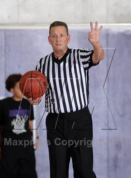 Thumbnail 2 in Inglewood vs. Fremont (St. Hope Elite Hoops Classic) photogallery.