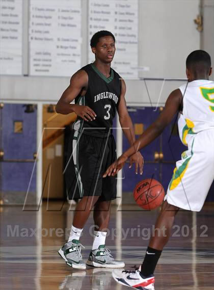 Thumbnail 2 in Inglewood vs. Fremont (St. Hope Elite Hoops Classic) photogallery.