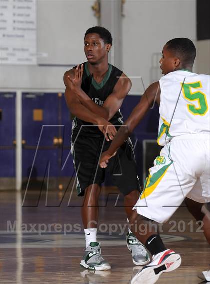 Thumbnail 3 in Inglewood vs. Fremont (St. Hope Elite Hoops Classic) photogallery.