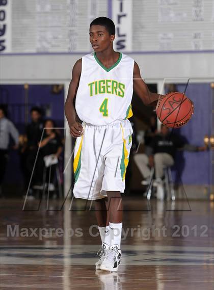 Thumbnail 1 in Inglewood vs. Fremont (St. Hope Elite Hoops Classic) photogallery.