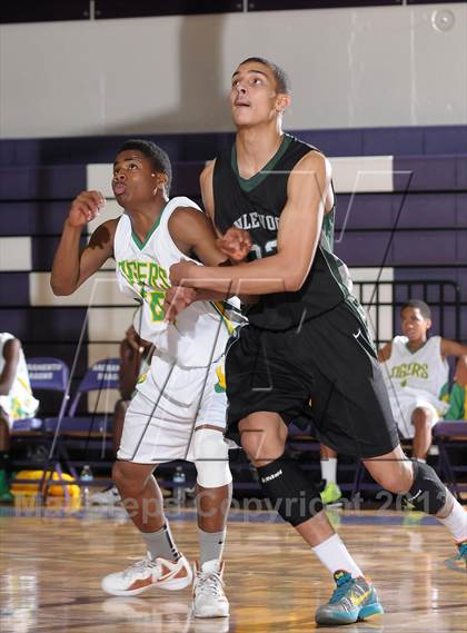 Thumbnail 3 in Inglewood vs. Fremont (St. Hope Elite Hoops Classic) photogallery.