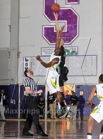 Thumbnail 1 in Inglewood vs. Fremont (St. Hope Elite Hoops Classic) photogallery.