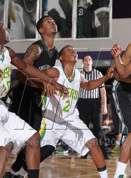 Thumbnail 2 in Inglewood vs. Fremont (St. Hope Elite Hoops Classic) photogallery.