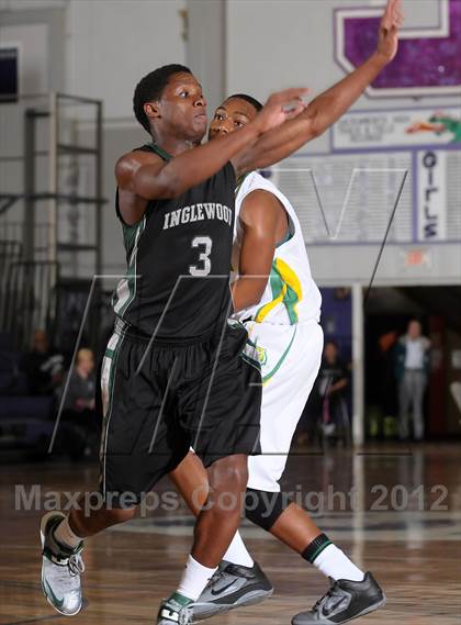 Thumbnail 3 in Inglewood vs. Fremont (St. Hope Elite Hoops Classic) photogallery.