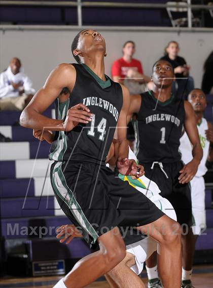 Thumbnail 1 in Inglewood vs. Fremont (St. Hope Elite Hoops Classic) photogallery.