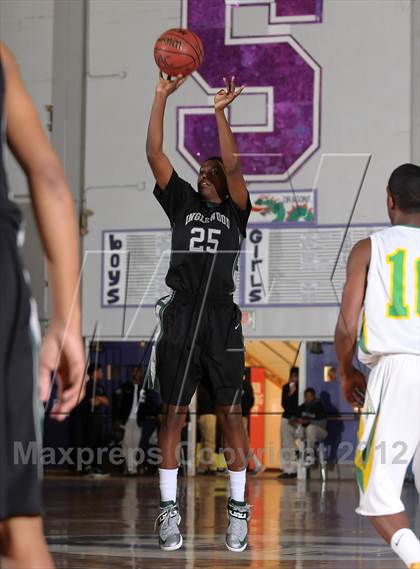 Thumbnail 2 in Inglewood vs. Fremont (St. Hope Elite Hoops Classic) photogallery.