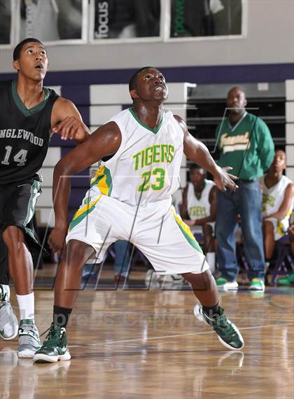 Thumbnail 3 in Inglewood vs. Fremont (St. Hope Elite Hoops Classic) photogallery.