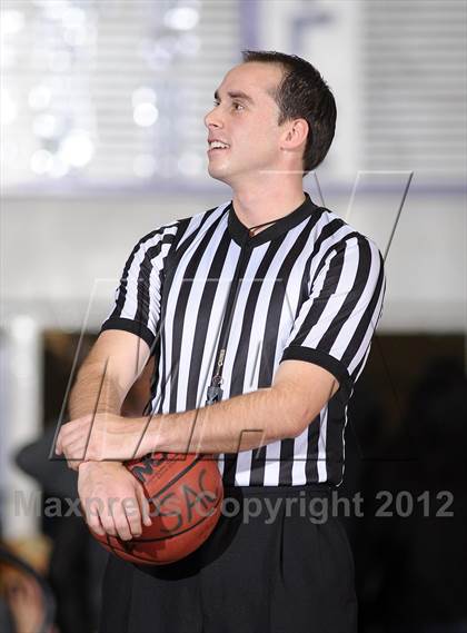 Thumbnail 2 in Inglewood vs. Fremont (St. Hope Elite Hoops Classic) photogallery.
