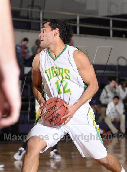 Thumbnail 2 in Inglewood vs. Fremont (St. Hope Elite Hoops Classic) photogallery.