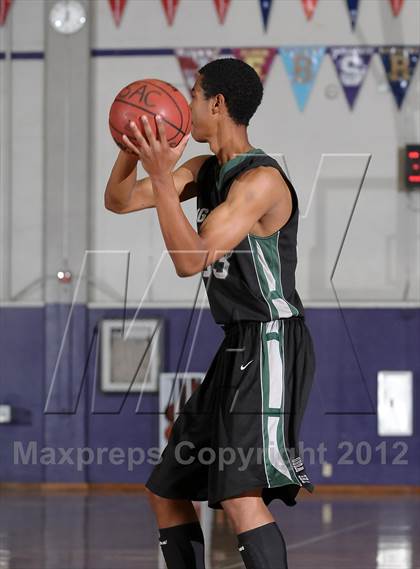 Thumbnail 3 in Inglewood vs. Fremont (St. Hope Elite Hoops Classic) photogallery.